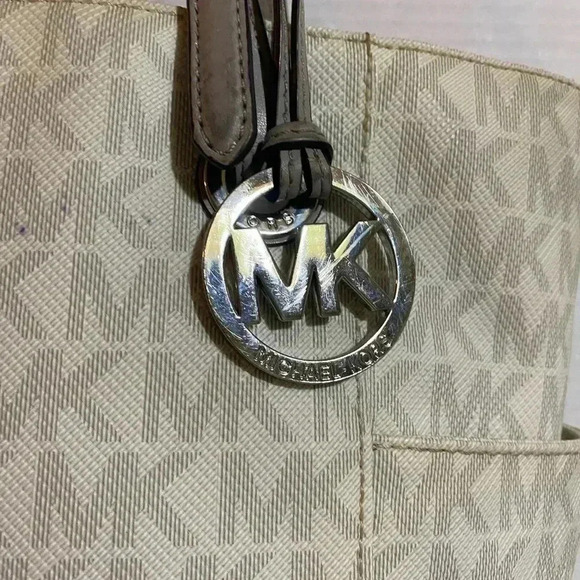 Michael kors white gray MK signature print canvas handbag - Picture 3 of 10